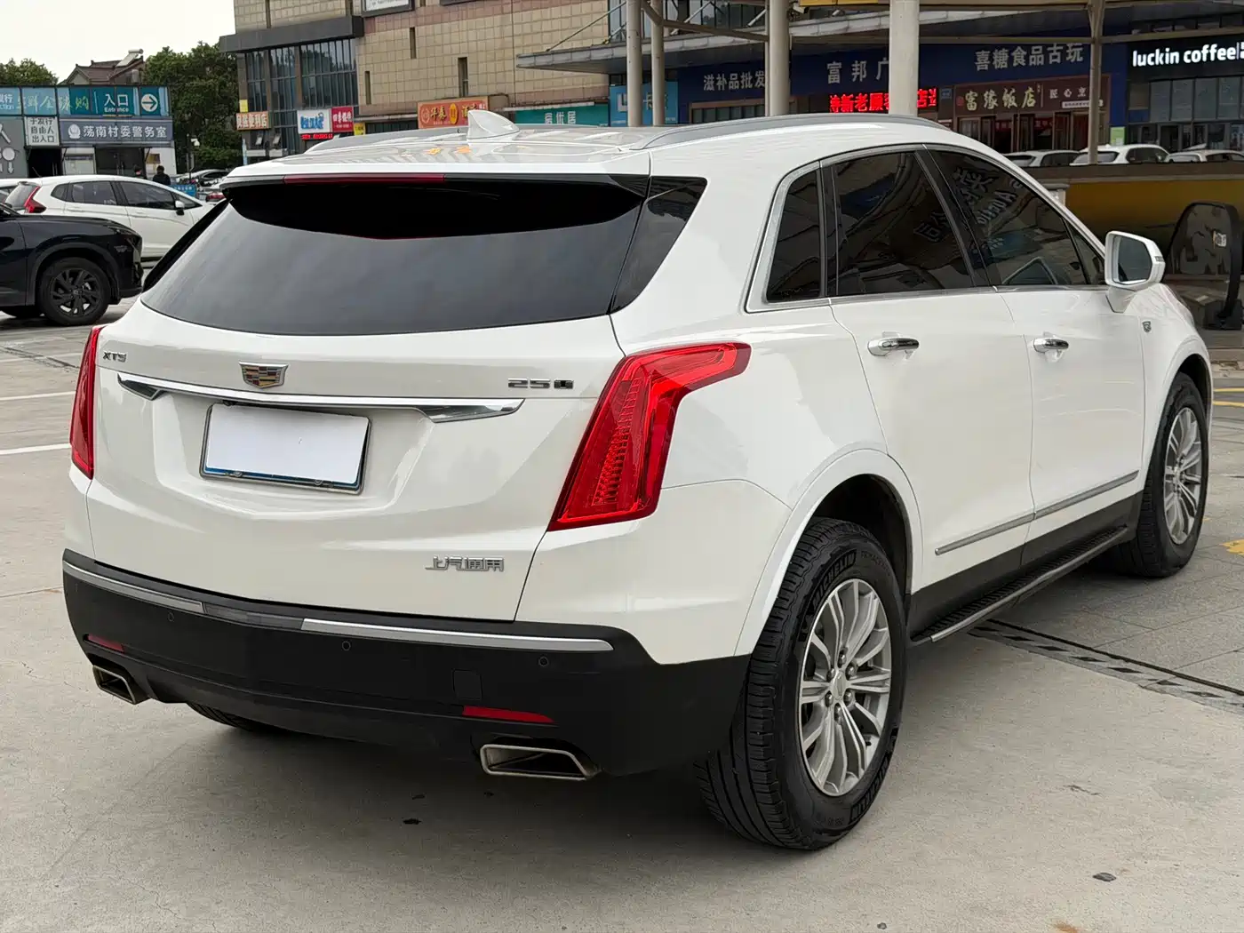 Cadillac XT5 2017 2016 25T Luxury Model