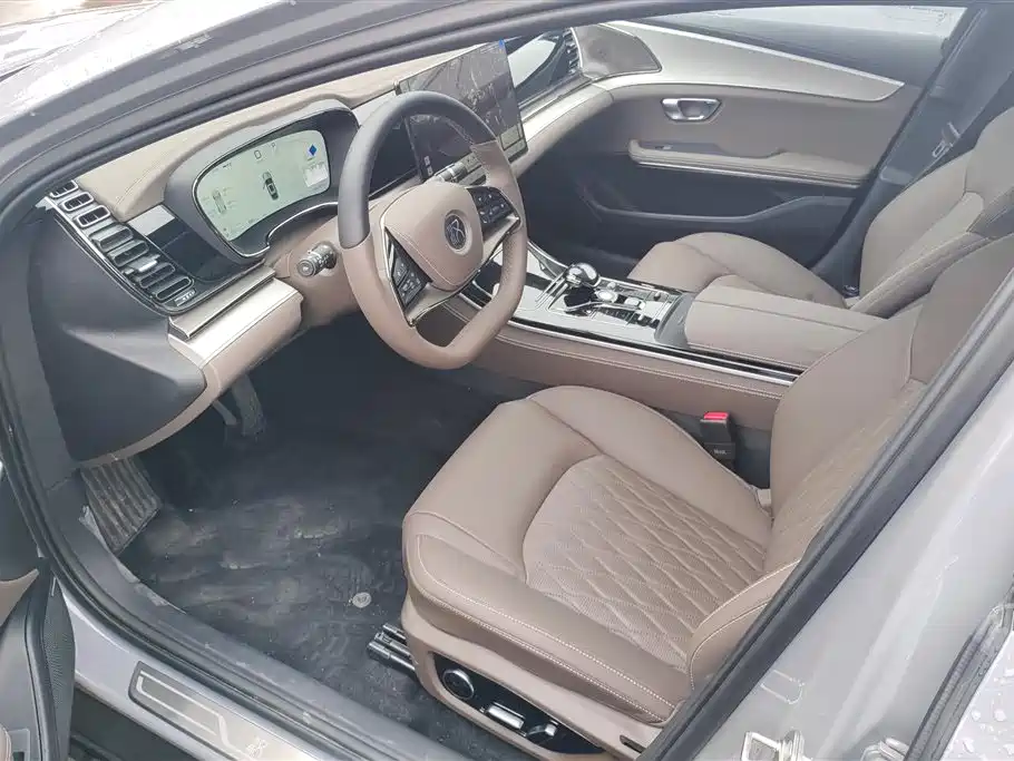 BYD Han 2025 DM-i Smart Driving Edition 125KM Honor фото 9