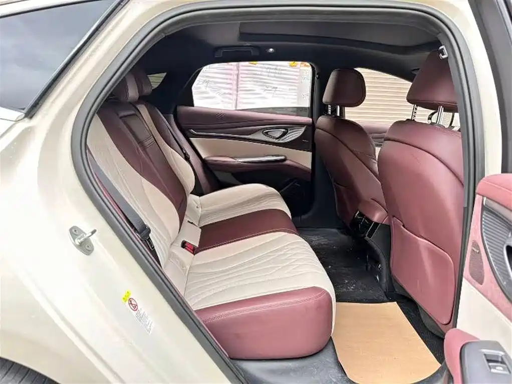 BYD Seal 2023 DM-i 1.5T 121km Premium фото 10