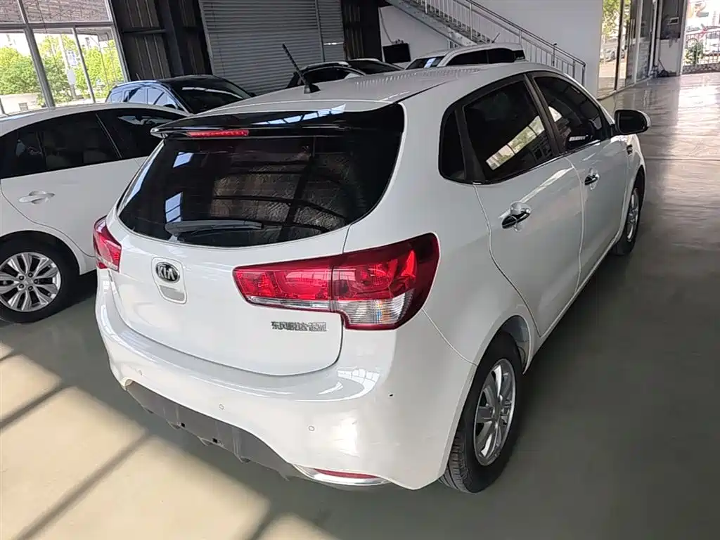 Kia K2 2015 Hatchback 1.4L AT GLS Cool Edition фото 7
