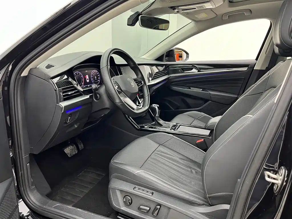 Volkswagen Passat 2022 330TSI Starlight Luxury Edition фото 9