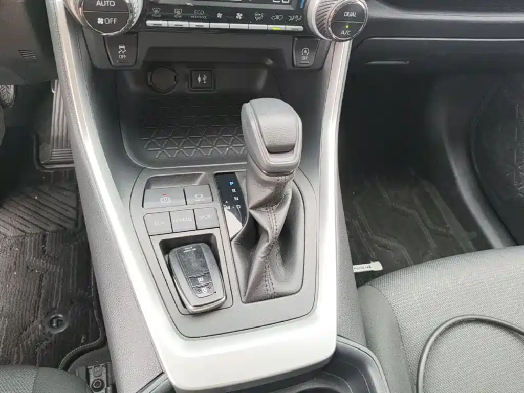 Toyota RAV4 Rongfang 2021 2.0L CVT 2WD Trend фото 14