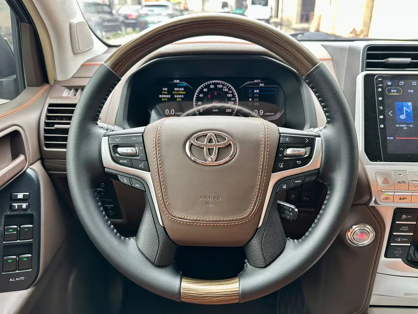 Toyota Prado (Import) фото 13
