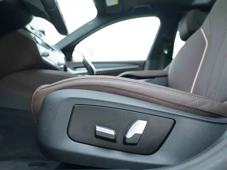 BMW 5 Series 2023 530Li Leading M Sport Package фото 7