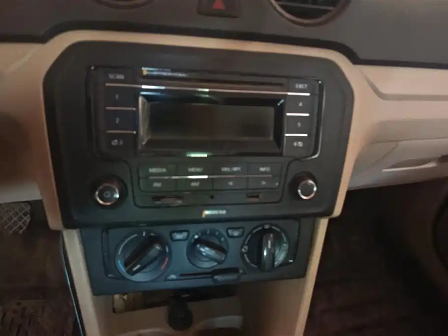 Volkswagen Jetta 2015 Quality Edition 1.4L Manual Fashion фото 13