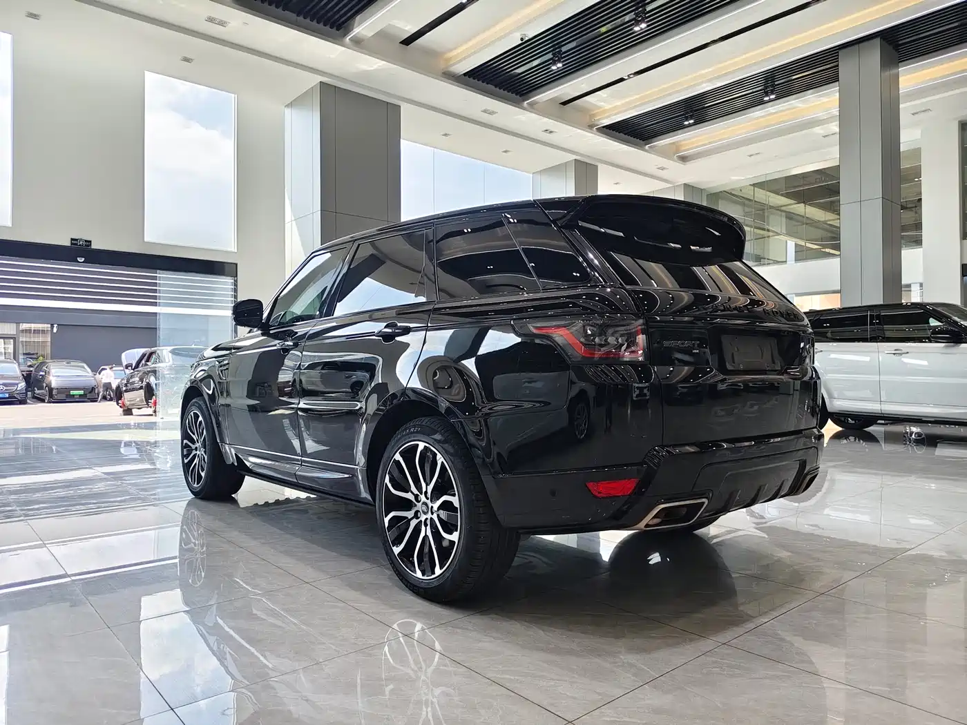 Land Rover Range Rover Sport 2021 3.0 L6 Gloss Black Edition фото 18