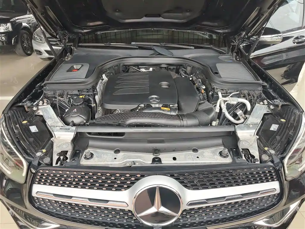 MERCEDES-BENZ GLC