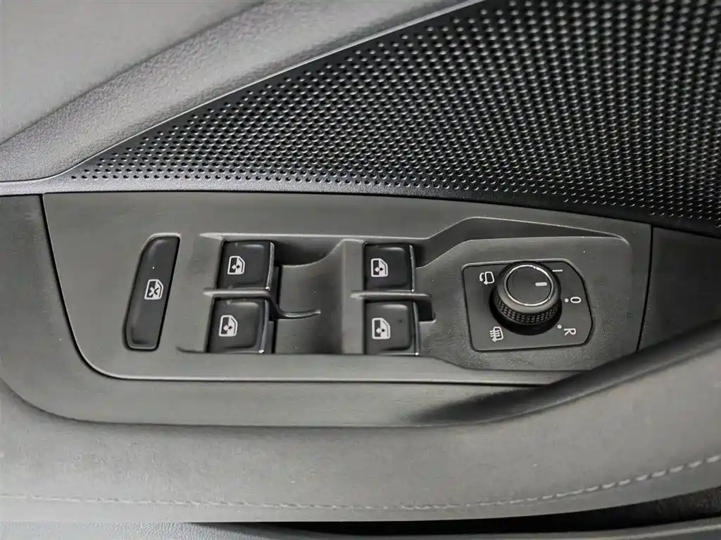 Volkswagen Tiguan L 2026 PRO 380TSI 4WD R-Line Smart Premium Edition фото 9