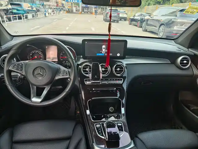 Mercedes-Benz GLC 2018 Facelift GLC 260 4MATIC Dynamic — фото 4