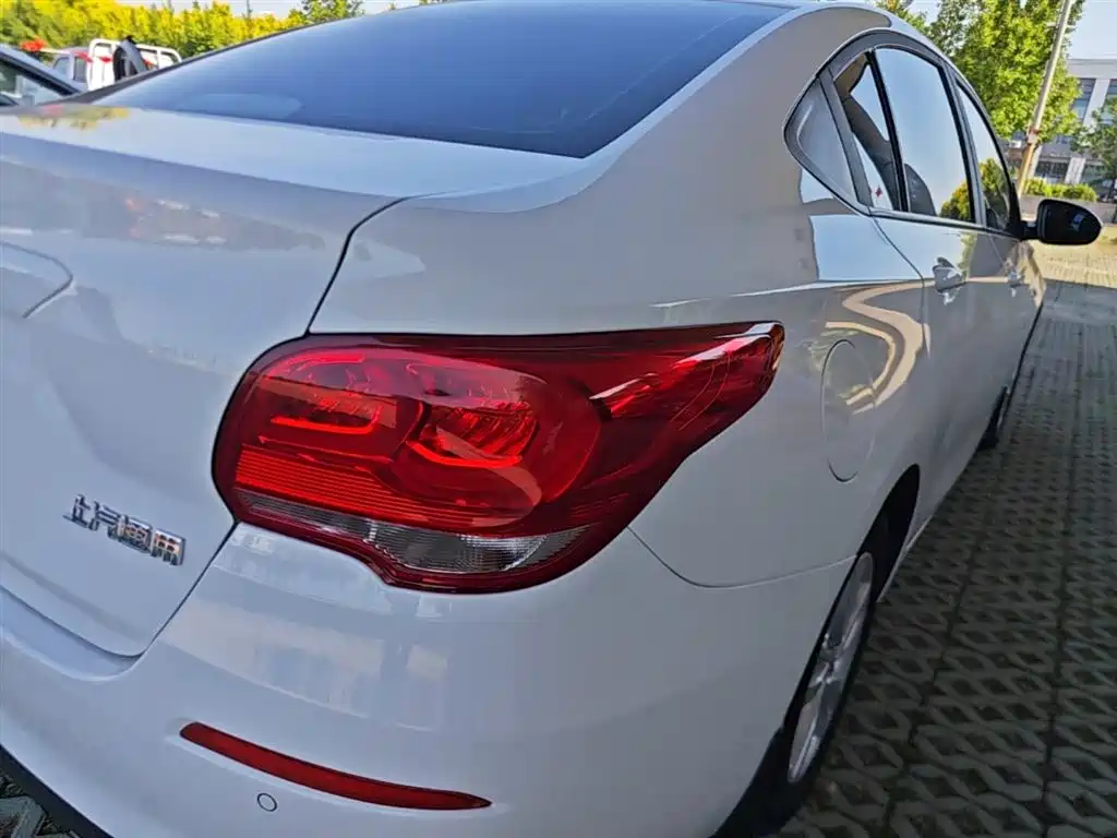 Chevrolet Cavalier 2019 320 Automatic Joy Edition фото 8