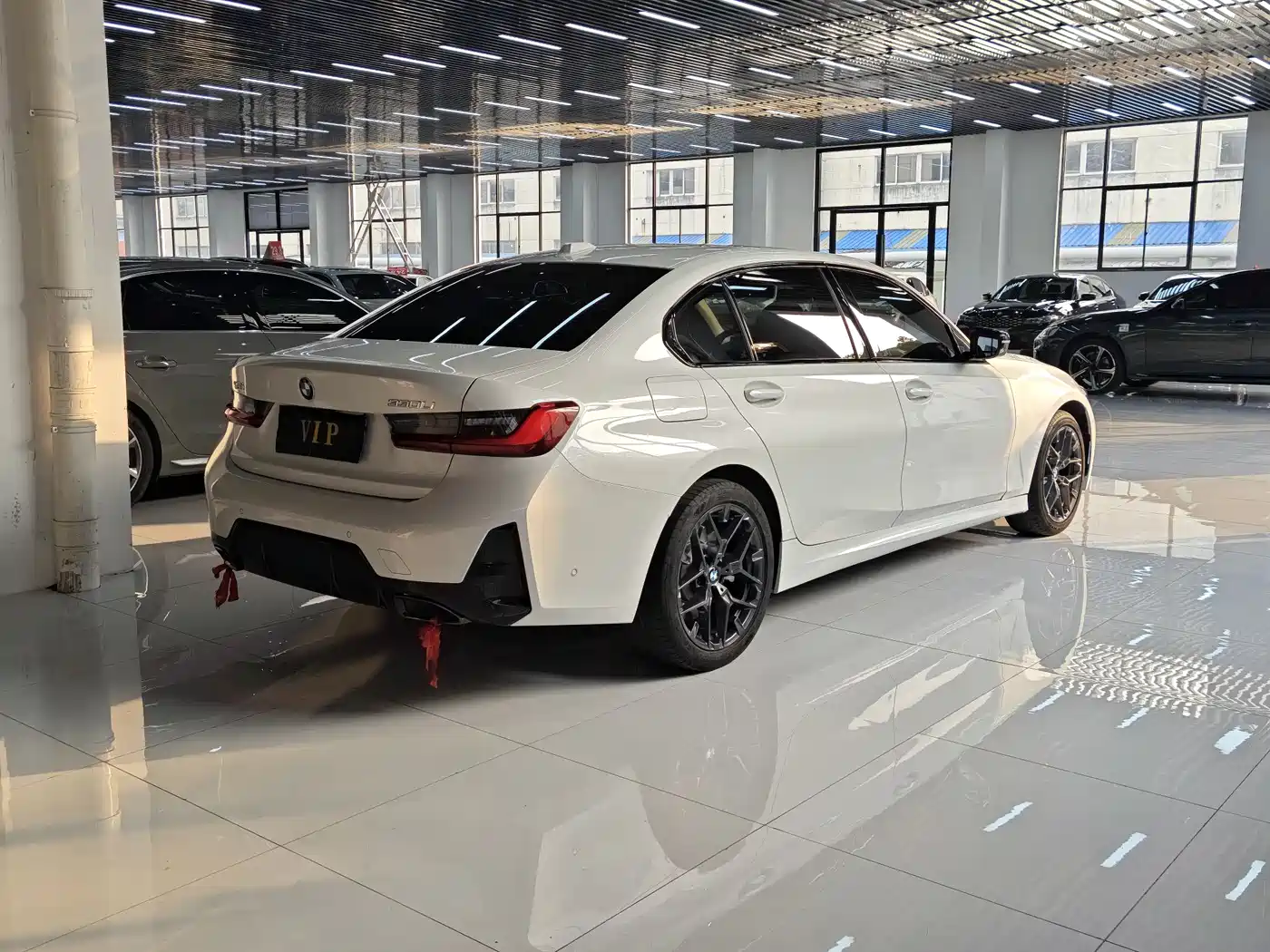 BMW 3 Series 2025 330Li M Sport Night Edition фото 10