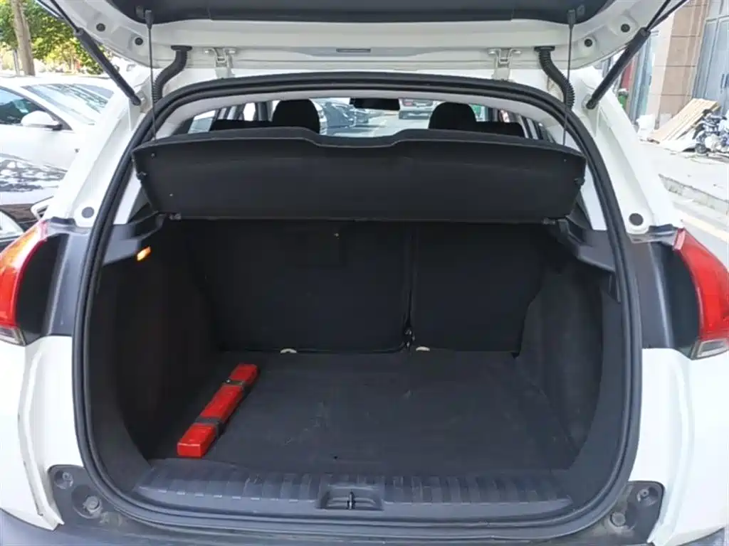 Peugeot 2008 2014 1.6L Automatic Fashion Edition фото 19
