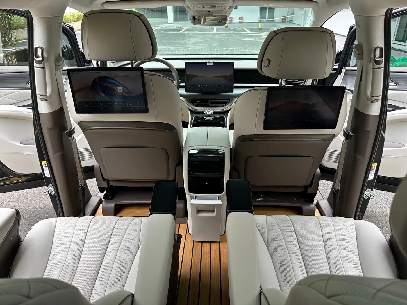 Denza D9 2022 DM-i 970 AWD Flagship фото 23