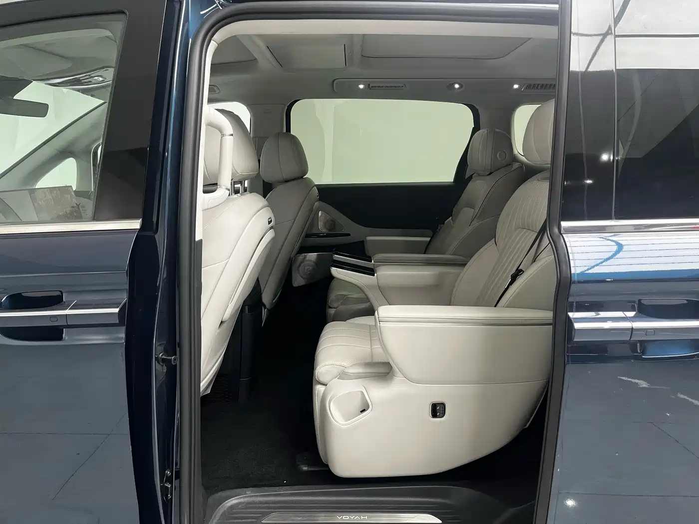 Voyah Auto Voyah Dreamer 2025 PHEV AWD Flagship Kunpeng Edition фото 17