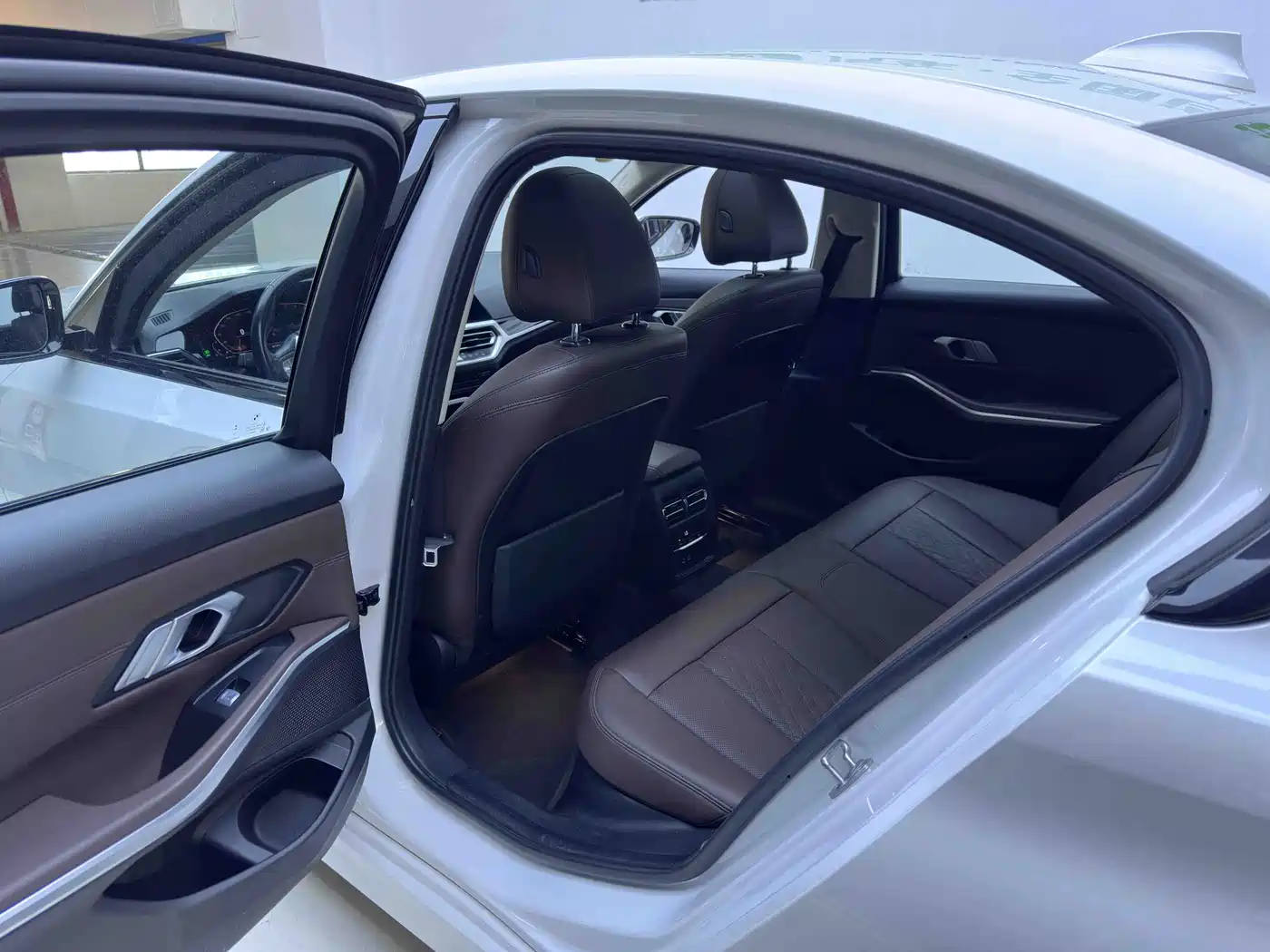 BMW 3 Series 2022 320i Sport Package фото 8