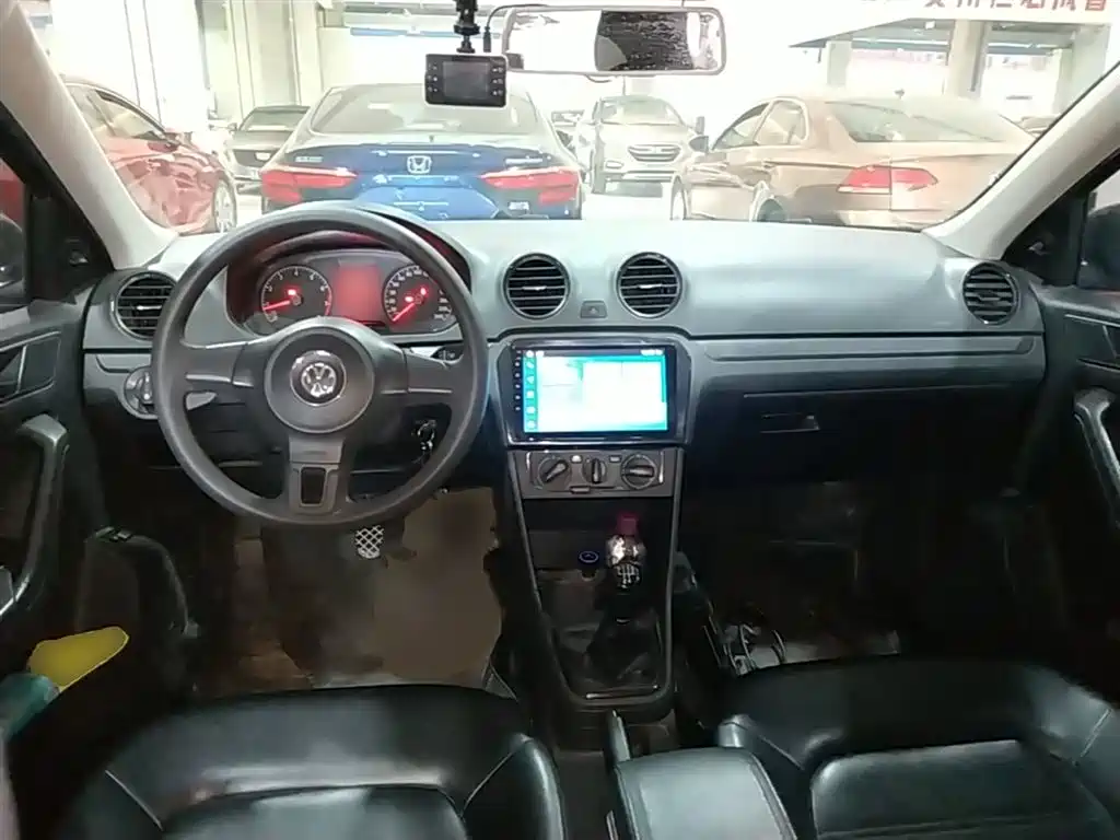 Volkswagen Jetta 2015 1.6L Manual Trend фото 10