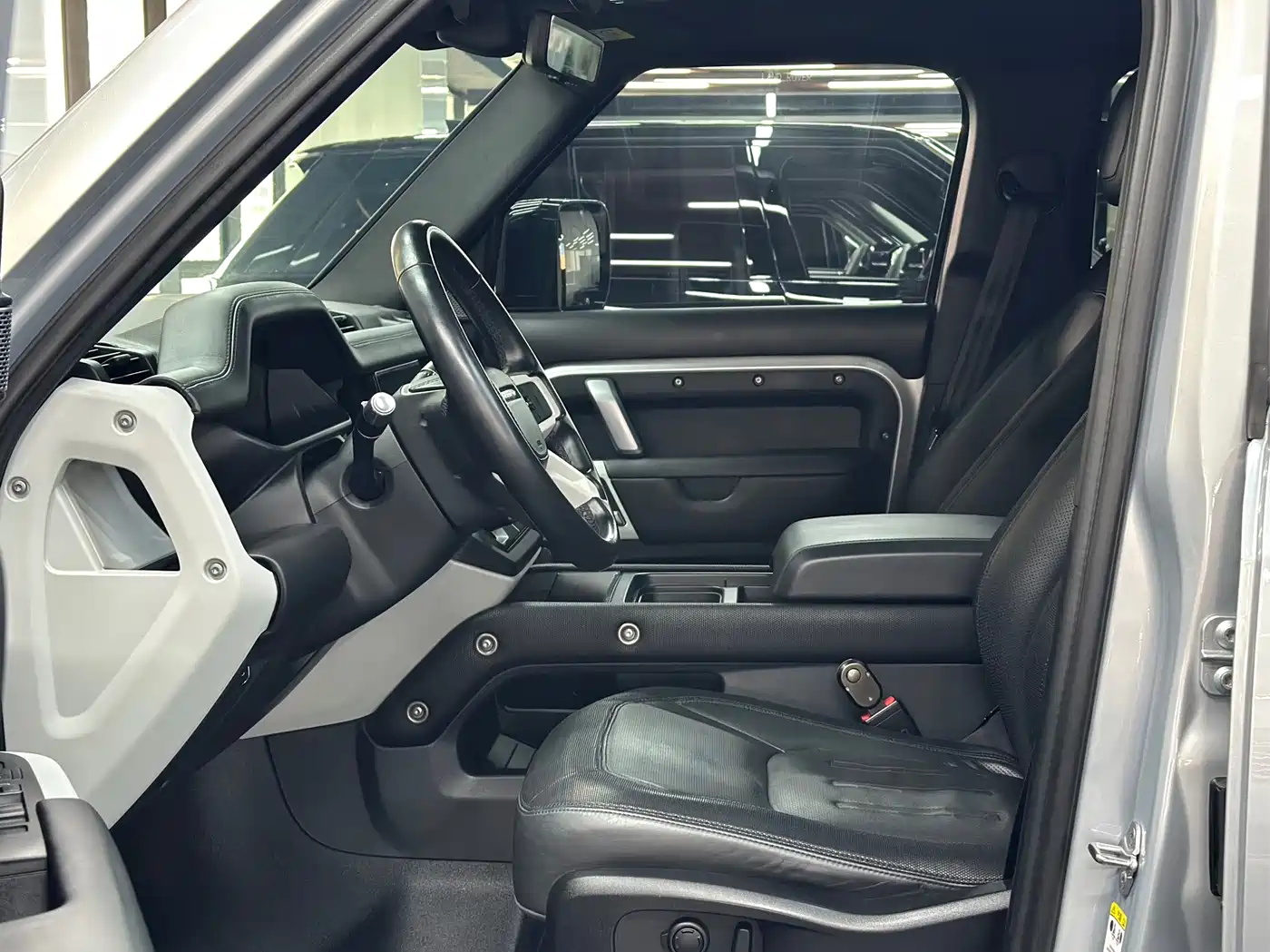 Land Rover Defender 2021 110 P400 X-DYNAMIC HSE фото 4