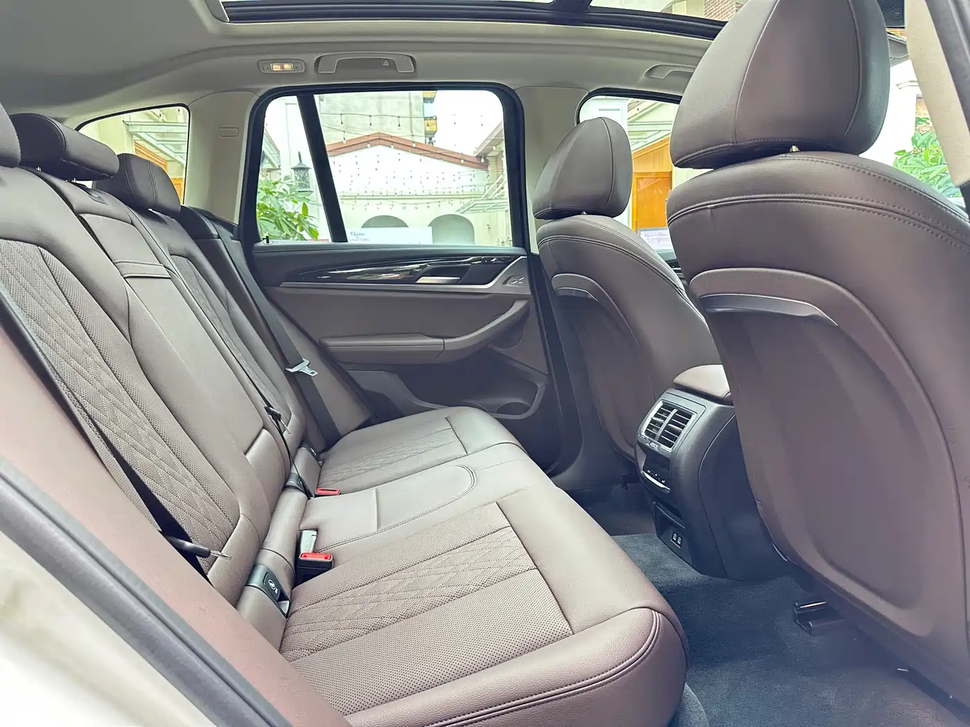 BMW iX3 2022 Leading Edition фото 12
