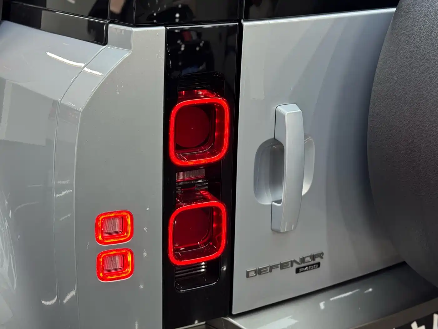 Land Rover Defender 2021 110 P400 X-DYNAMIC HSE фото 27