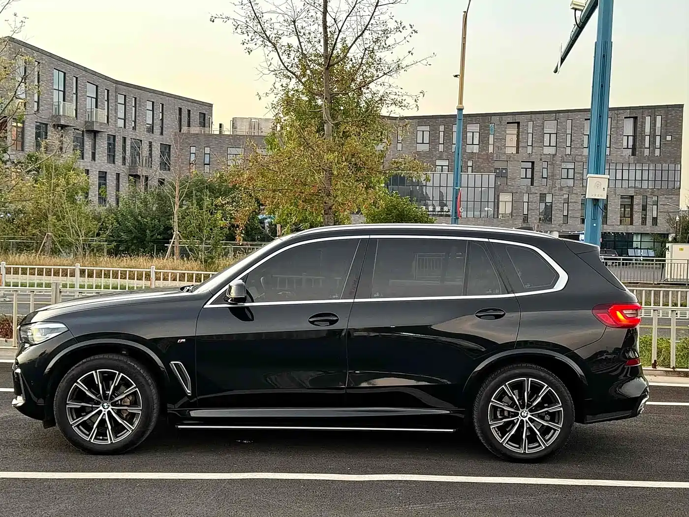 BMW X5 2022 xDrive 30Li M Sport Package фото 11
