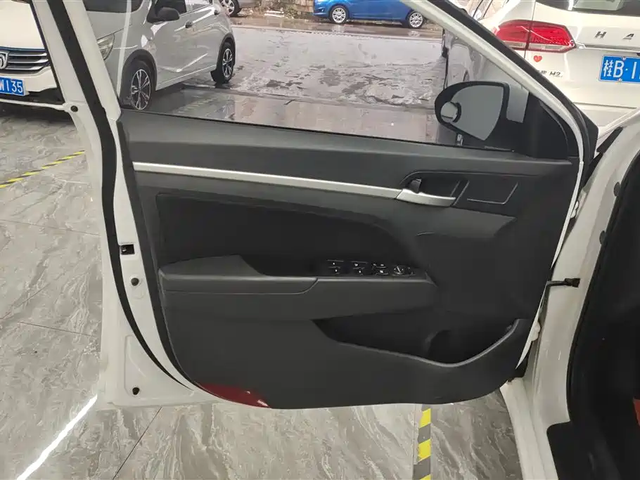 Hyundai Elantra 2016 Model 1.6L Automatic Smart Elite фото 7