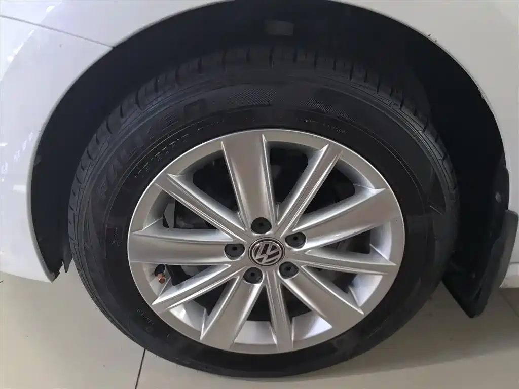Volkswagen Polo 2014 1.6L Automatic Comfort Edition фото 25