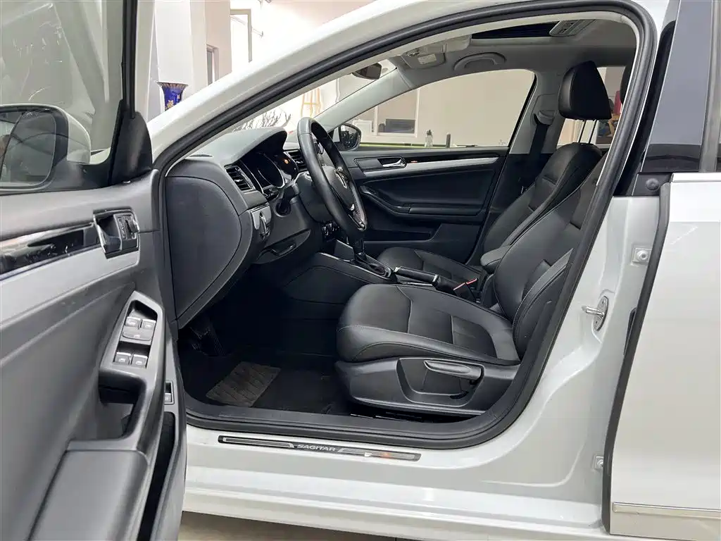 Volkswagen Sagitar 2018 1.6L Automatic Comfort фото 7