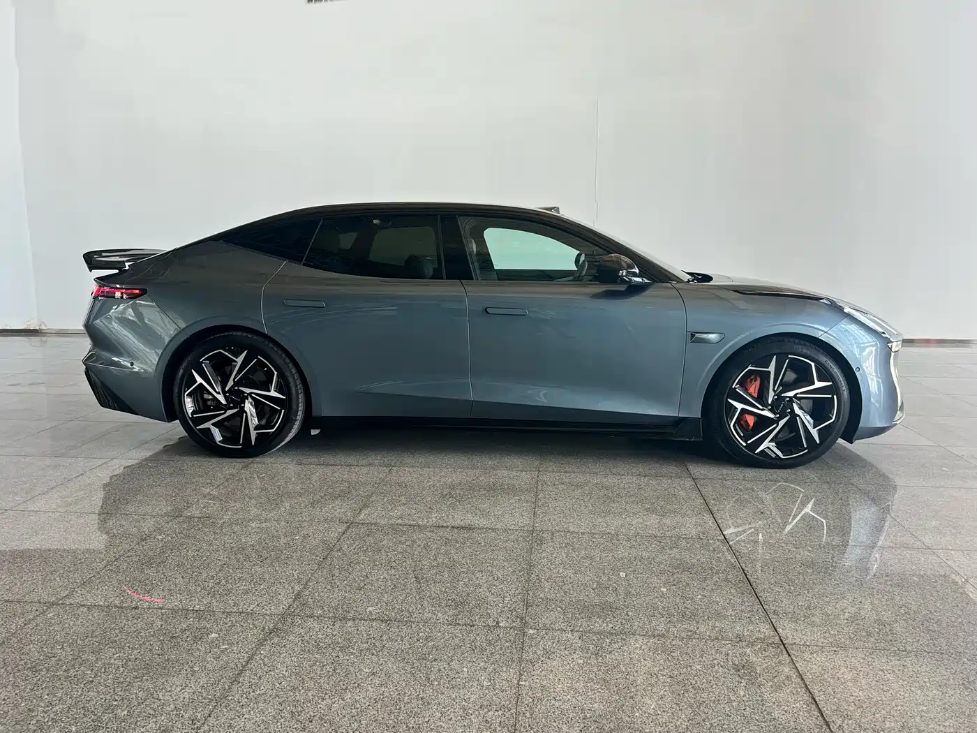 Lynk & Co Z10 2025 Model 95kWh 806km RWD Smart Drive Max фото 6