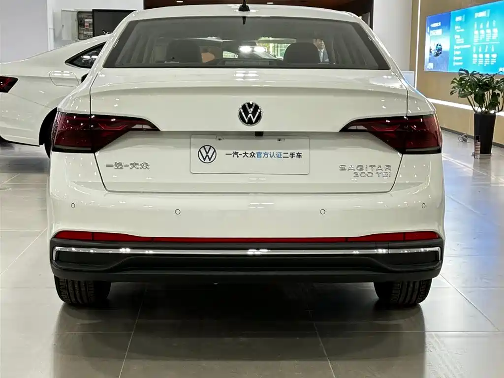 VOLKSWAGEN SAGITAR