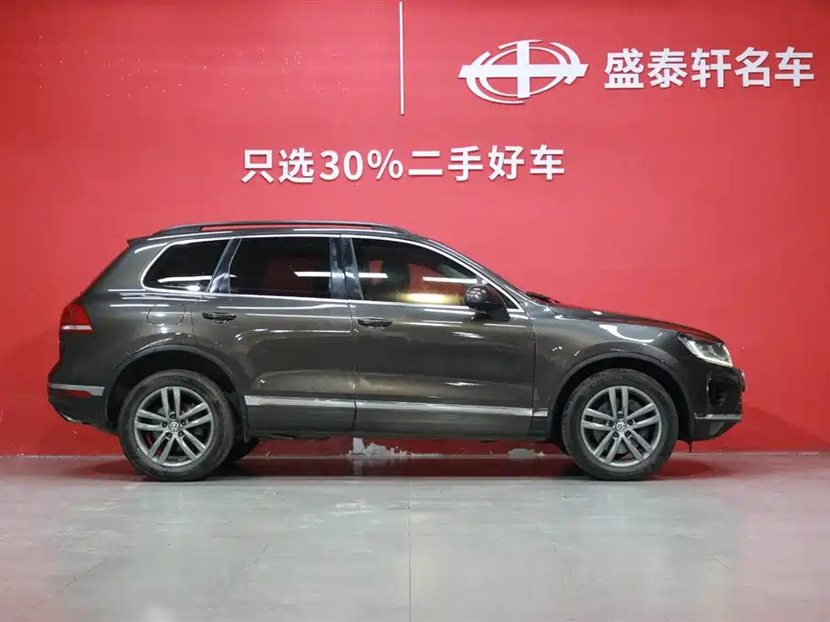 VOLKSWAGEN TOUAREG
