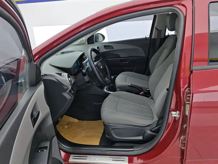 Chevrolet Aveo 2014 Sedan 1.4SL MT Luxury Edition фото 9