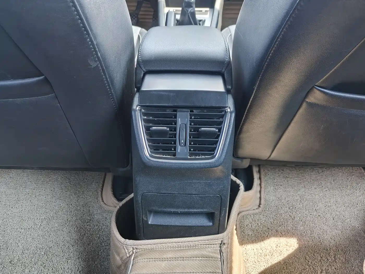 Škoda Octavia 2016 1.6L Manual Pioneer Edition фото 13
