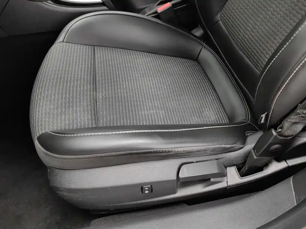 Photo 20 - Buick Regal