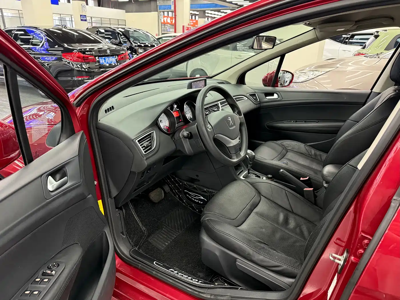 Peugeot 308 2013 Model 1.6L Automatic Superior Style фото 4