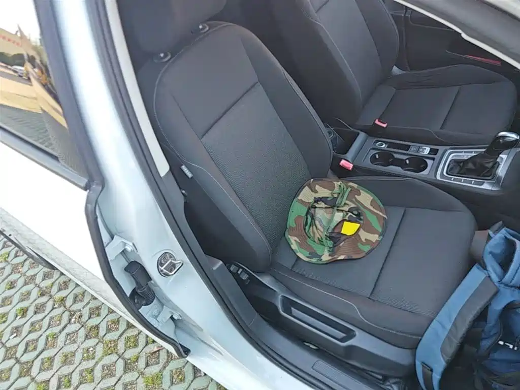 Volkswagen Golf 2016 1.6L Automatic Fashion фото 25
