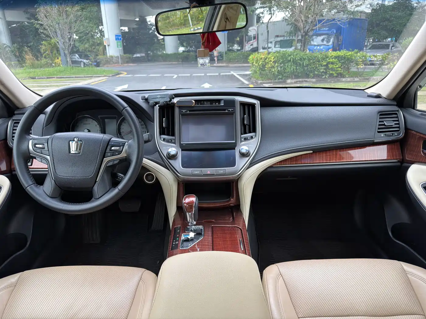 Toyota Crown 2015 2.5L Fashion Limited Edition фото 6