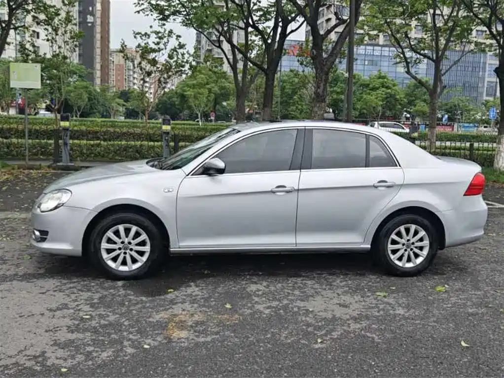 Volkswagen Bora 2012 1.6L Automatic Luxury Model фото 4