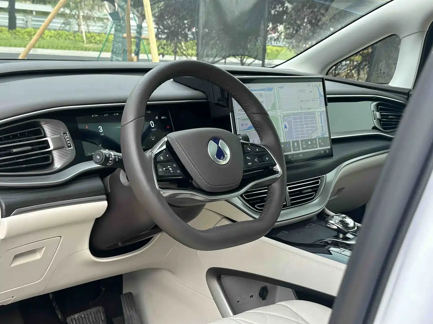 Denza D9 2024 DM-i 980 AWD Prestige фото 31