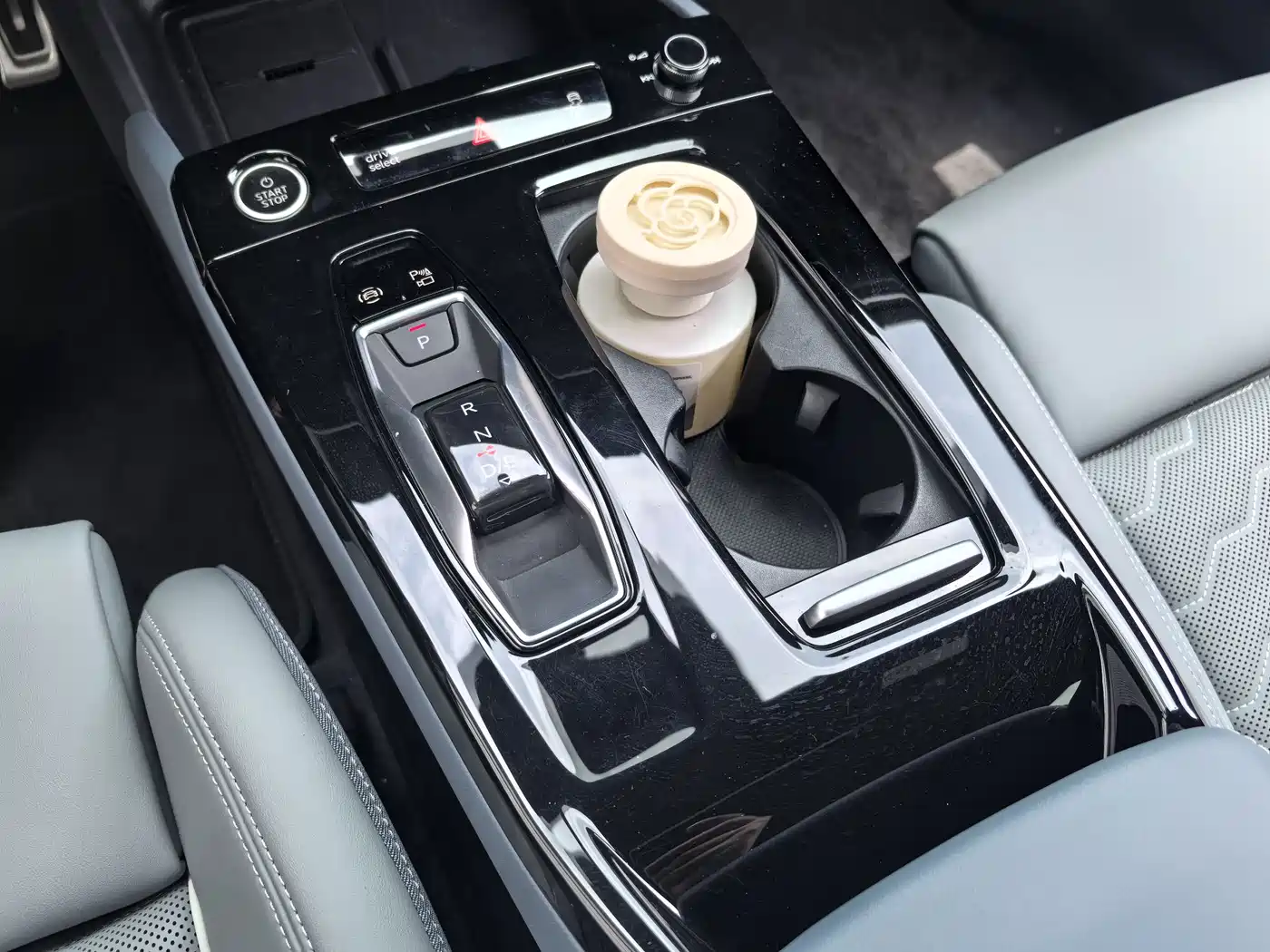 Audi Q6L e-tron 2025 Model Pioneer Edition фото 10