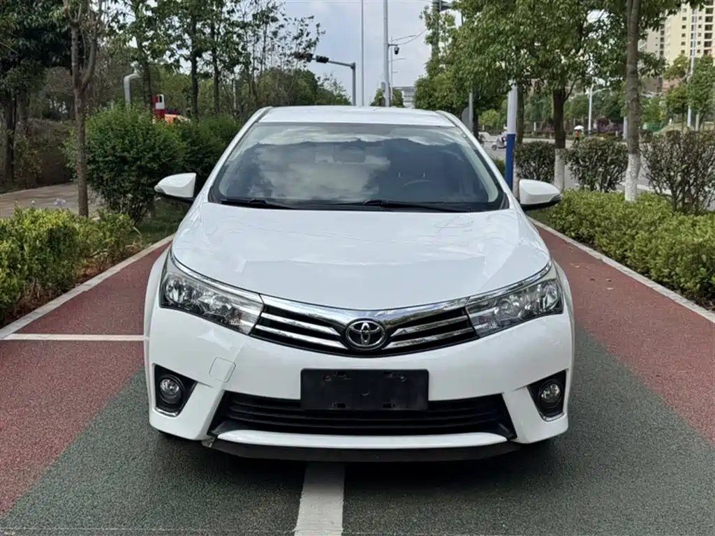 Toyota Corolla 2014 1.6L CVT GL фото 3