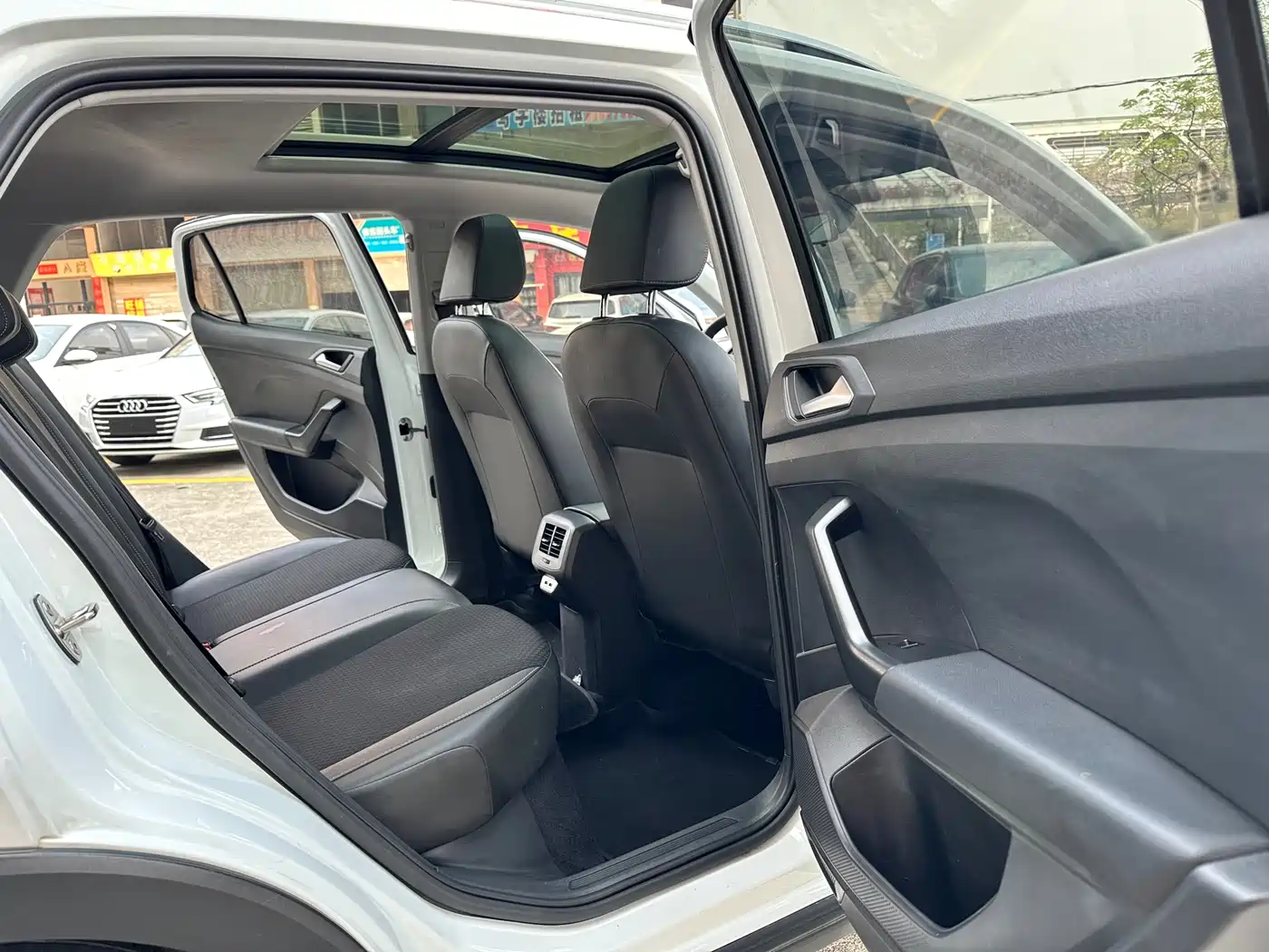 Volkswagen Tanying 2021 1.5L Automatic Smart Connect Edition фото 9
