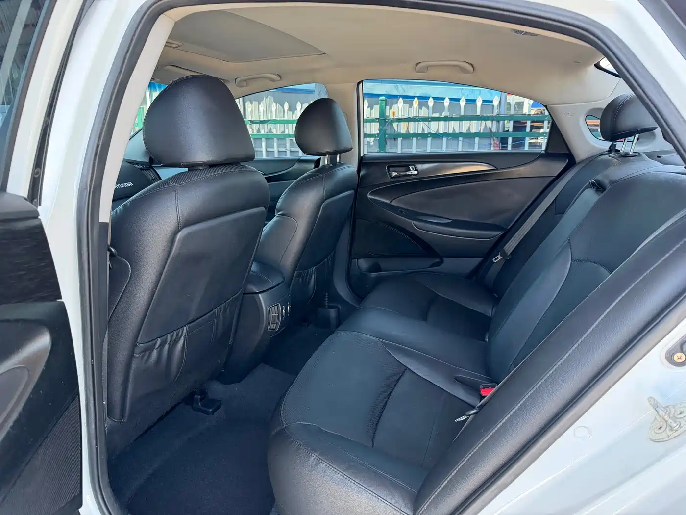 Hyundai Sonata 2013 2.0L Automatic Luxury Edition фото 5