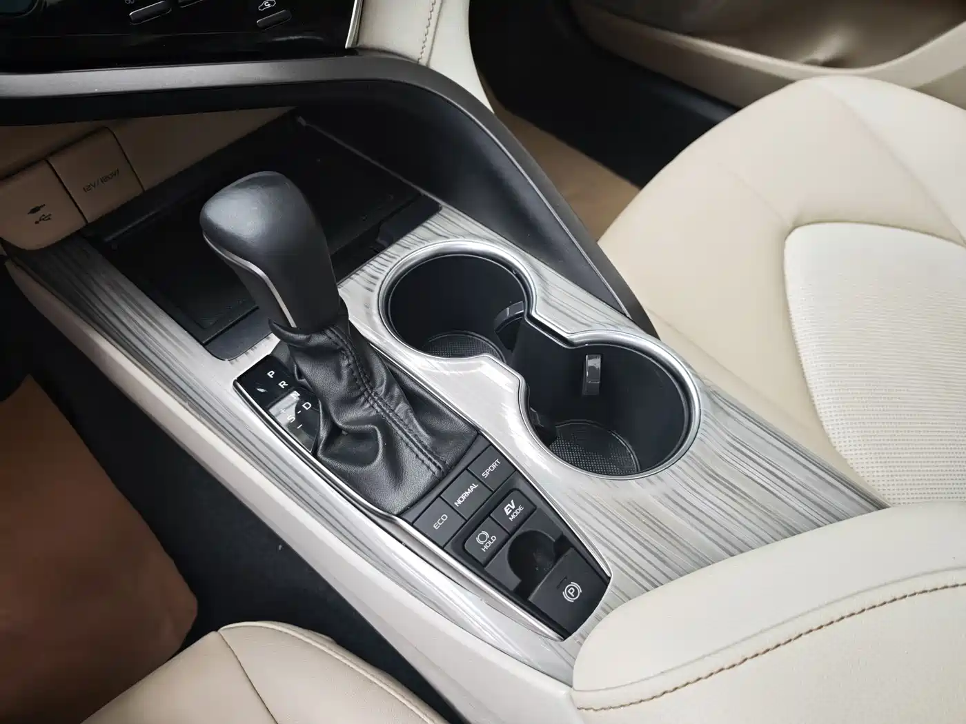 Toyota Camry 2019 Hybrid 2.5HG Luxury Edition China V фото 25