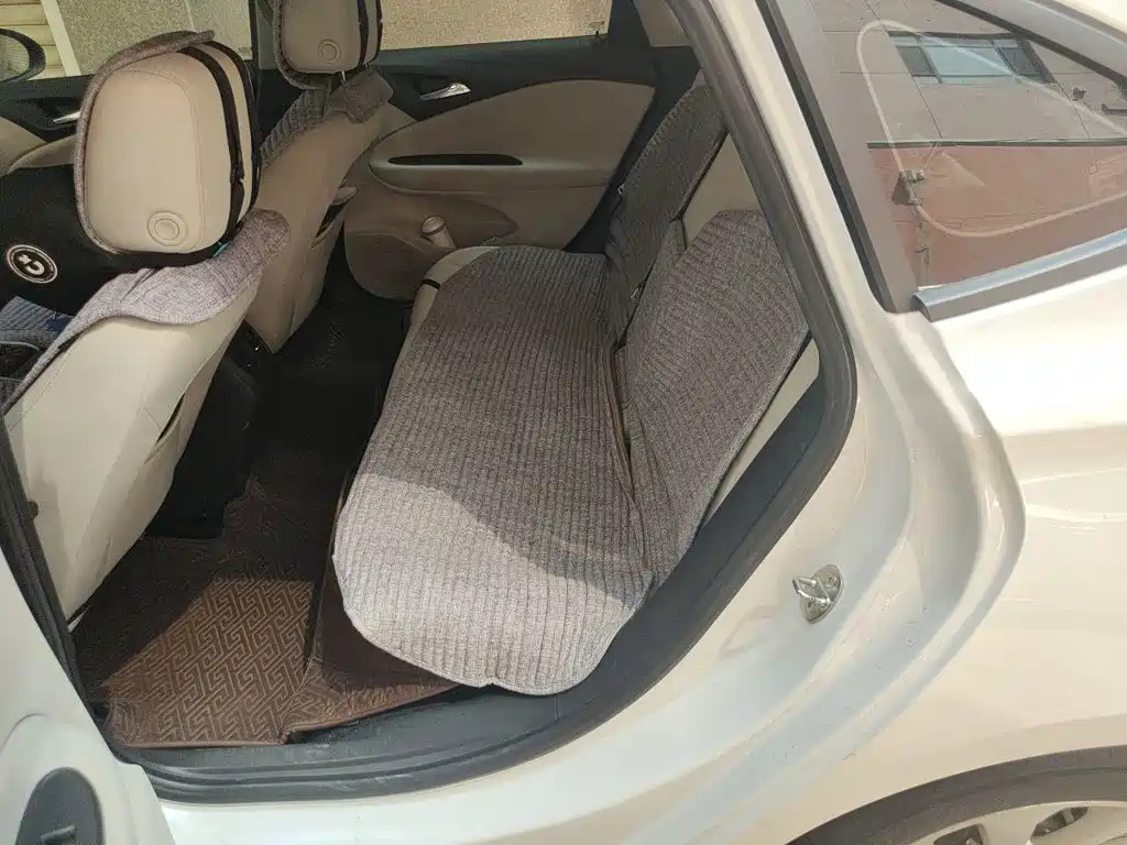 Photo 18 - Buick Verano