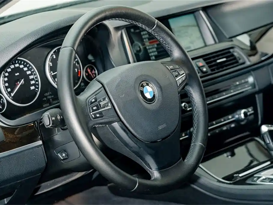 BMW 5 Series 2014 525Li Leading фото 12