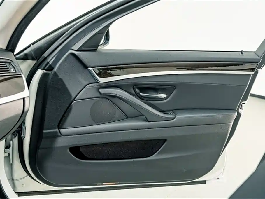 BMW 5 Series 2014 525Li Leading фото 16