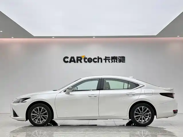 Lexus ES 2025 200 Ultimate Edition — фото 2