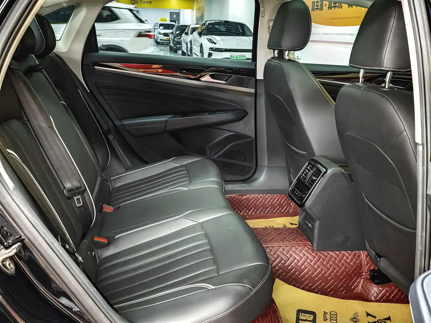 Volkswagen Passat 2023 330TSI Starlight Elite Edition фото 13