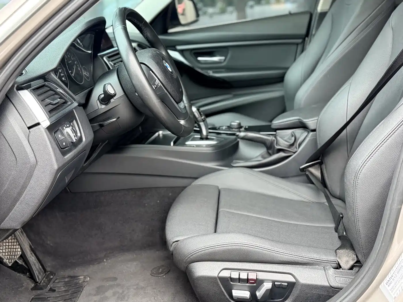 BMW 3 Series 2018 318Li фото 14