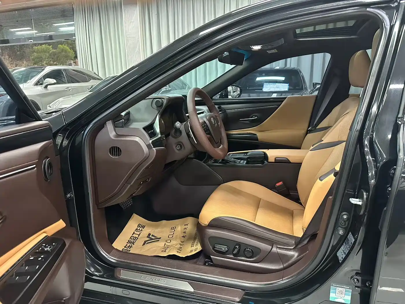 Lexus ES 2020 Model 300h Excellence Edition фото 4